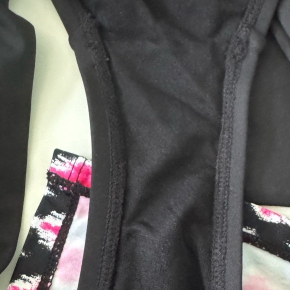 Tommy Bahama Cerise Pattern Bikini Set Bra Top is 34DD bottoms are XXS - Picture 12 of 15